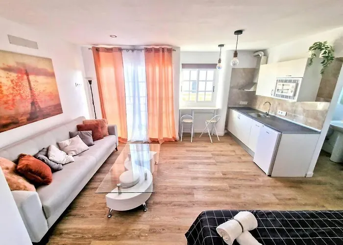 Moderno Loft Cerca De La Playa. * ארונה