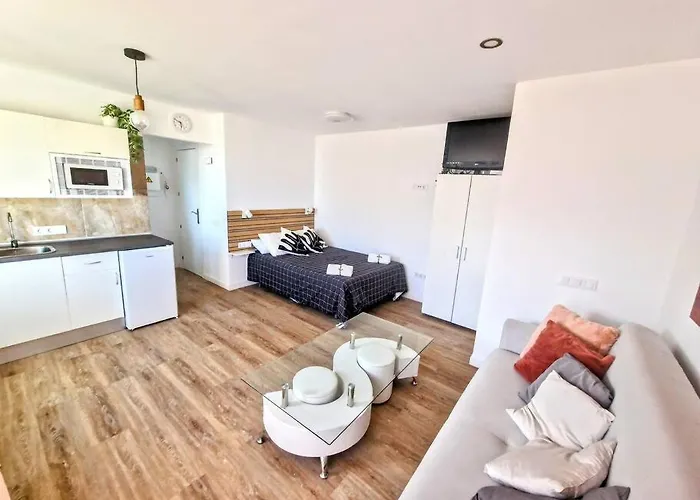 Moderno Loft Cerca De La Playa. *
